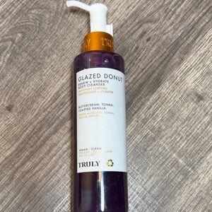 🌻5 for $30🌻 TRULY Glazed Donut Body Cleanser